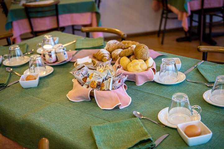 Breakfast/Coffee Service 33 of 46