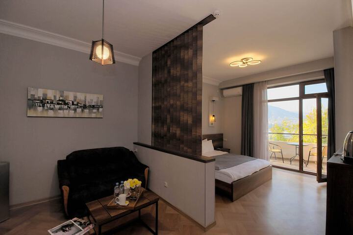Room 13 of 46
