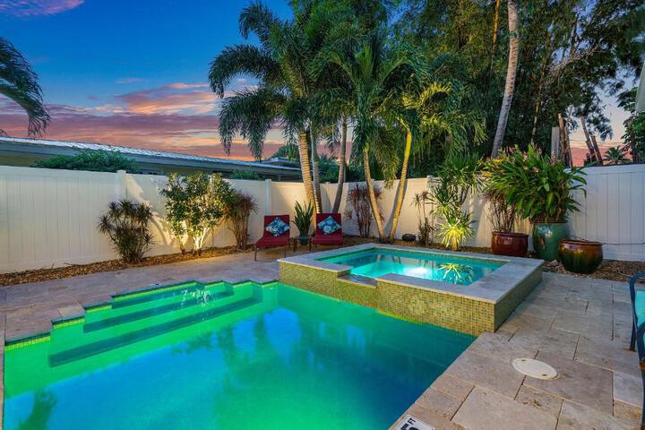 Walk to The Ave- Heated Pool Spa, Golden Tee and Putting Green - mins to Beach- by Maven Vacation Rentals in Delray Beach, FL