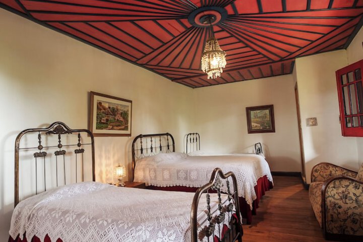 Room 2 of 34