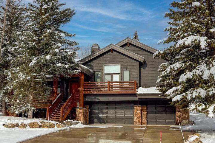 Exterior of 3035 Snow Cloud Circle