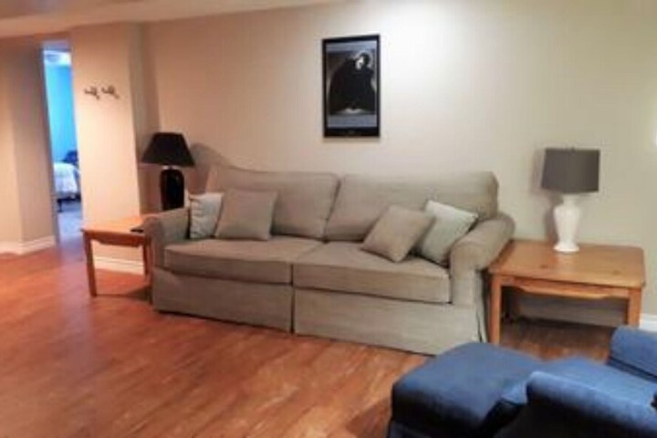 Room 5 of 12