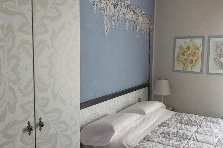Room 9 of 27