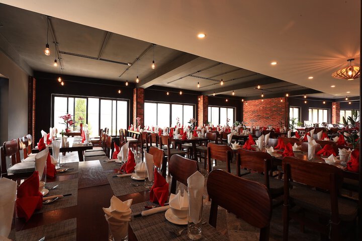 Dining 54 of 84