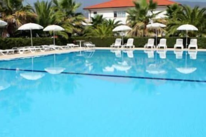 Hotel Pool