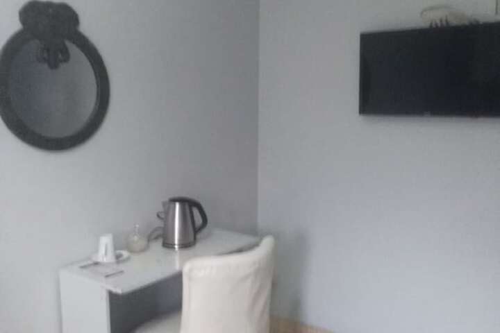Room 7 of 16