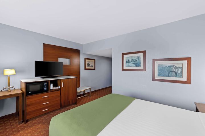 Room 17 of 31