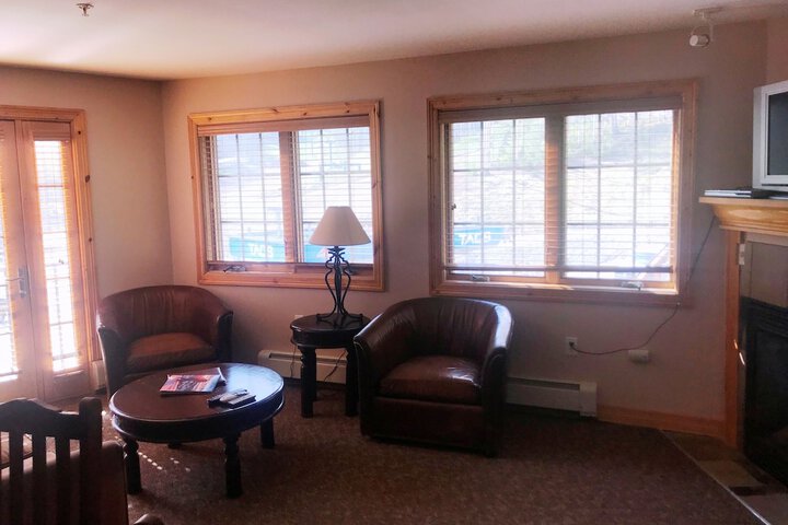 Room 9 of 20