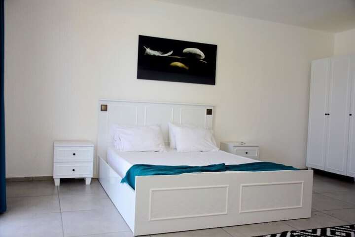 Room 8 of 68
