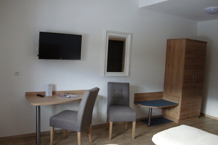 Room 3 of 26