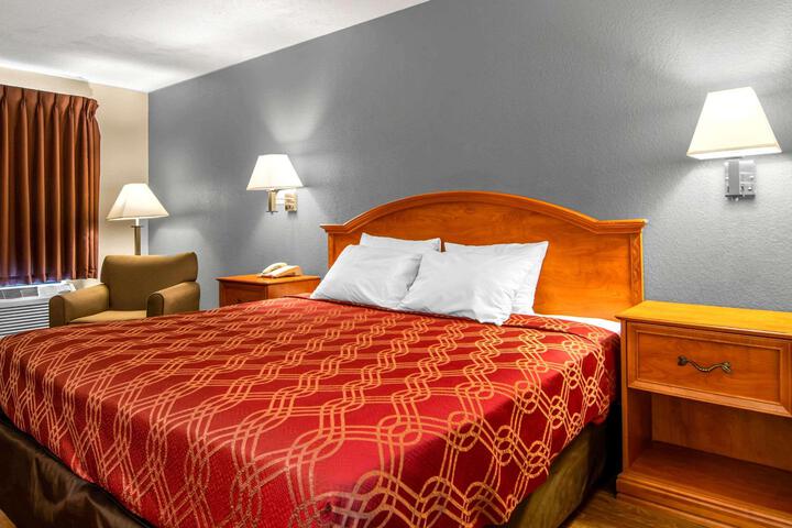 1 King Bed (11 of 12)