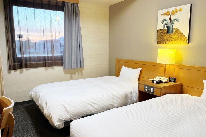 Room 4 of 25