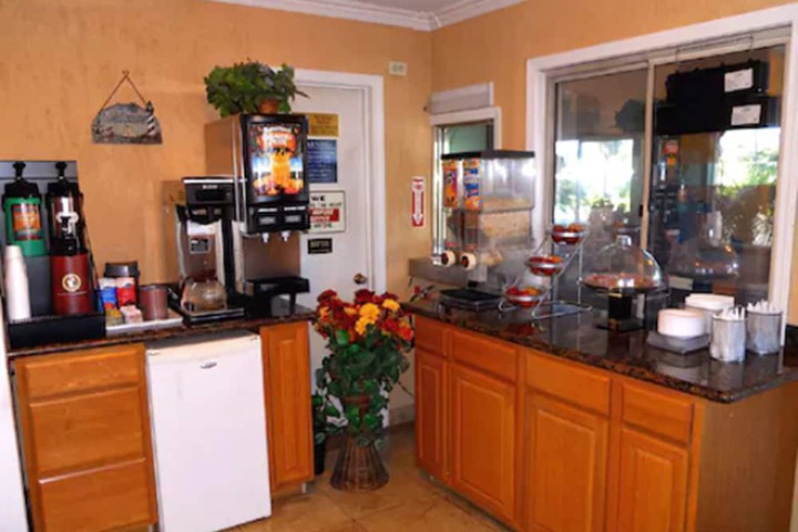 Breakfast area