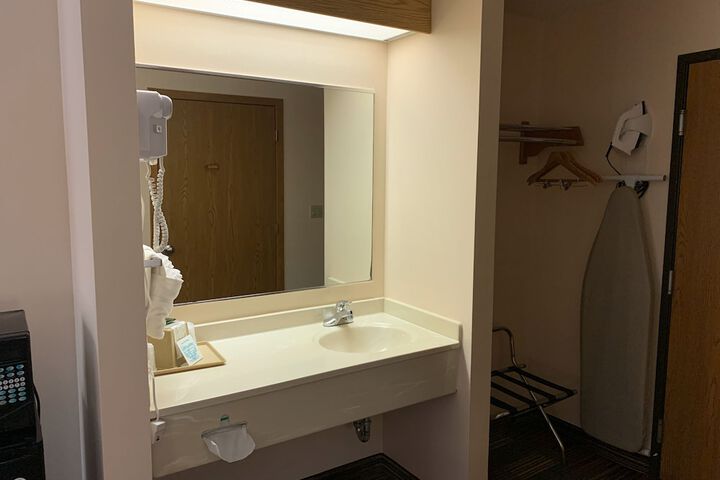 Room 9 of 26