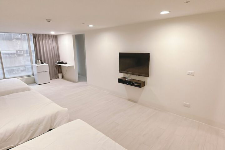 Room 2 of 16