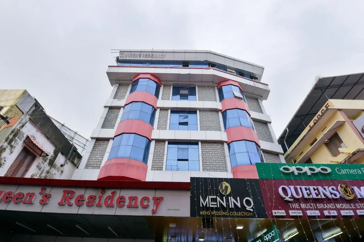 OYO 15099 New Queens Residency