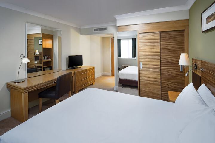 Room 18 of 90
