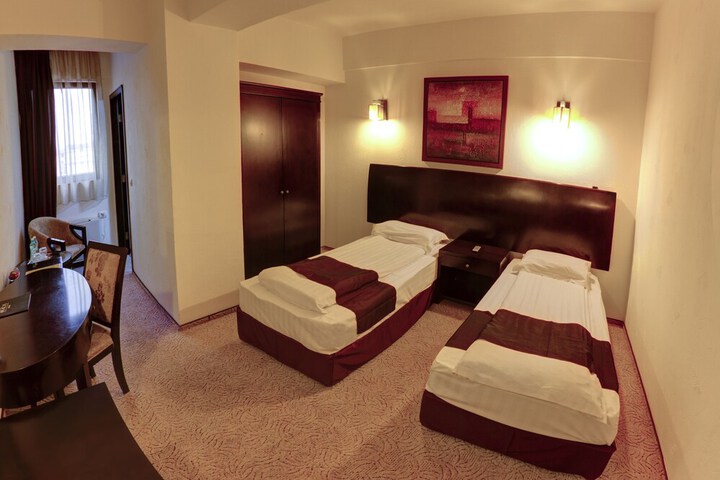 Room 7 of 28