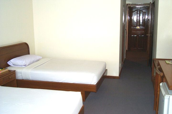 Room 11 of 48