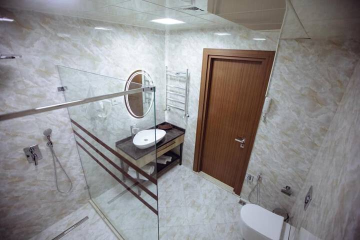 Room 13 of 16