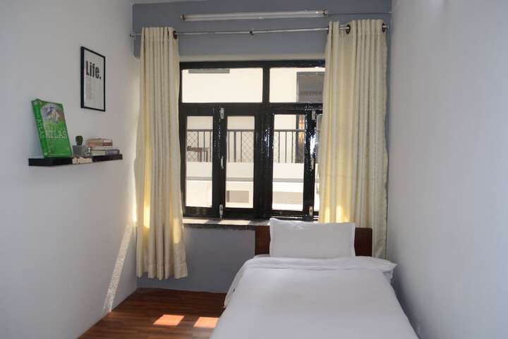 Room 10 of 37