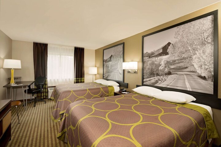 1 Queen Bed (4 of 13)