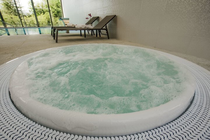 Pools & Facilities