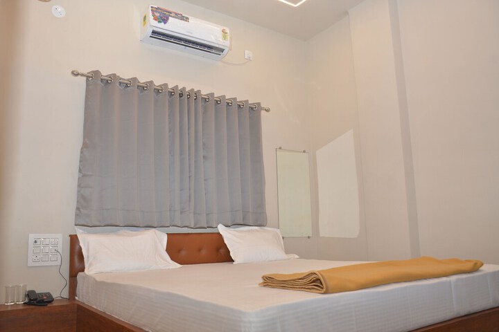 Room 11 of 39