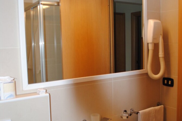 Room 21 of 40
