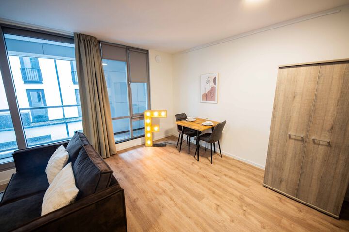 Room 33 of 82