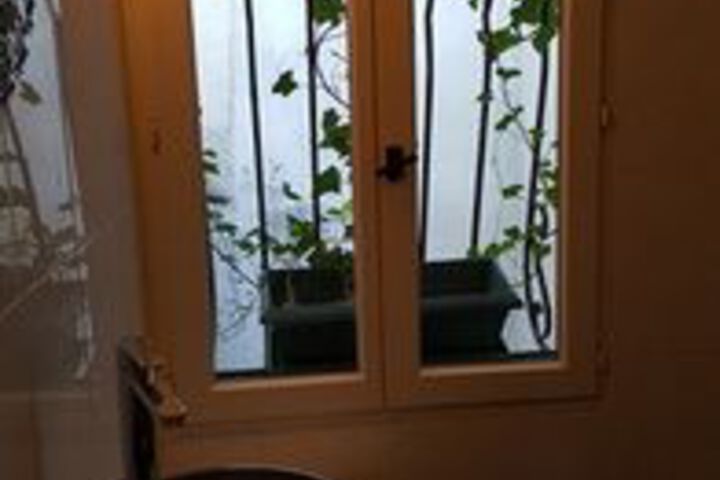 Room 5 of 18