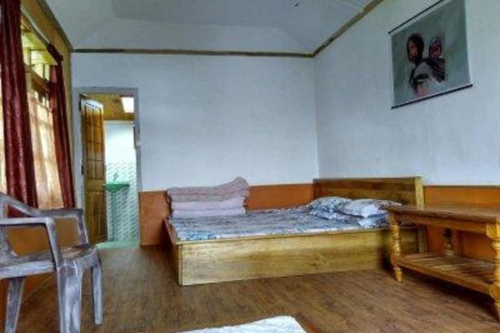 Room 6 of 13