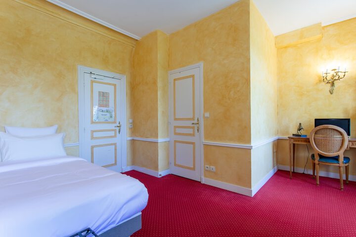 Room 28 of 224