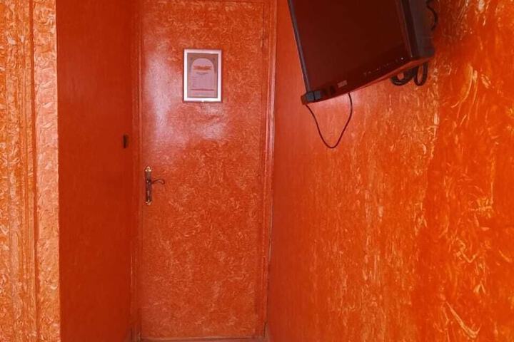 Room 6 of 13