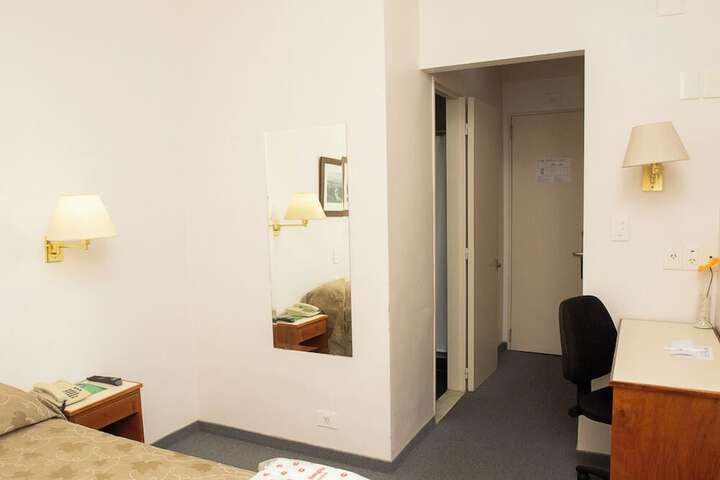 Room 6 of 31