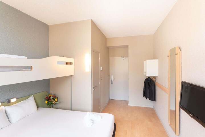 Room 13 of 35