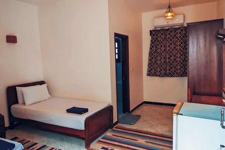 Room 6 of 17