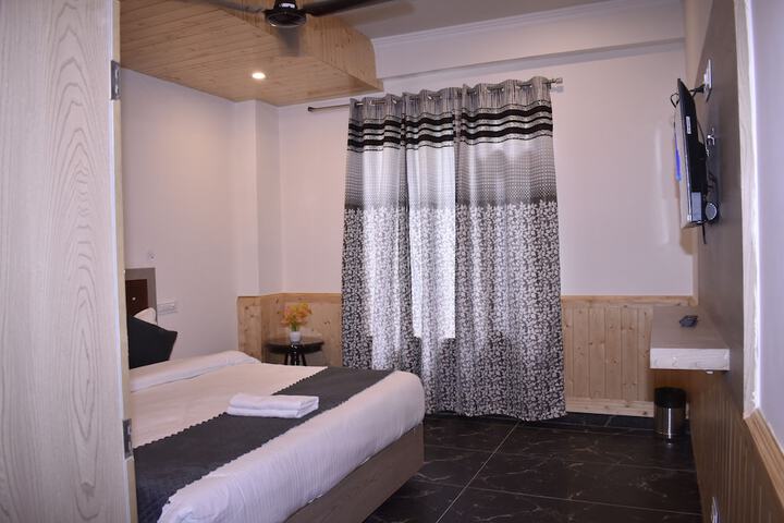 Room 9 of 29
