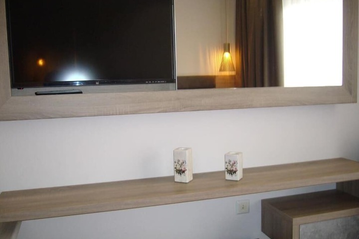 Room 15 of 38