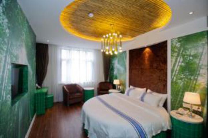 Room 5 of 7