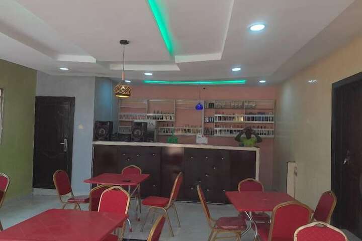 Lounge 12 of 48
