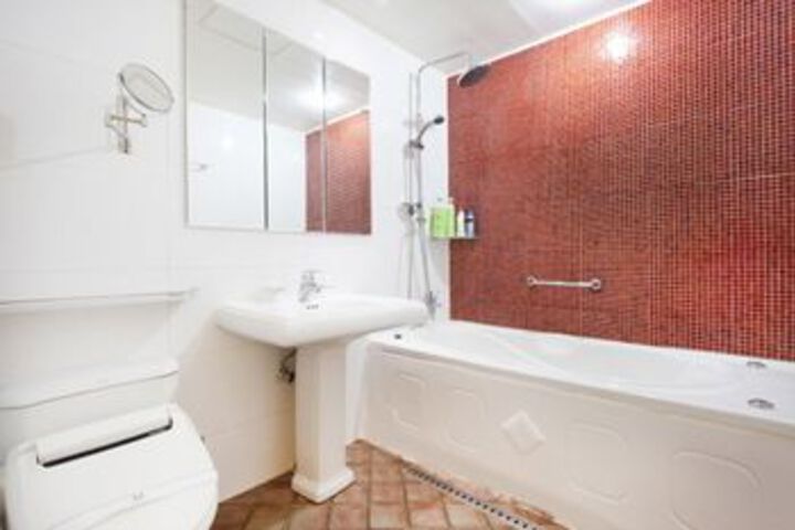 Room 6 of 61