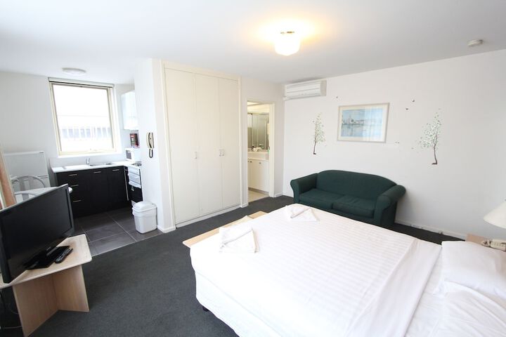 Room 2 of 22