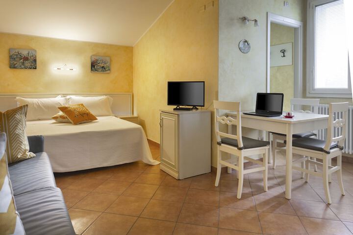 Room 6 of 58