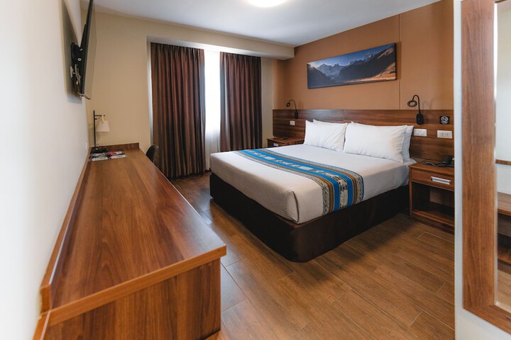 Room 6 of 10