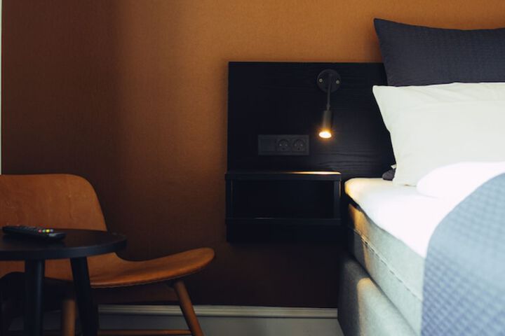 Room 9 of 37