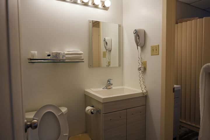 Room 83 of 108