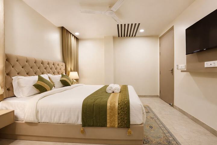 Room 4 of 19