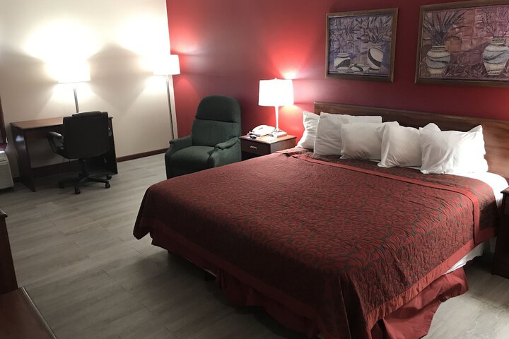 1 King Bed Mobility Accessible (2 of 14)