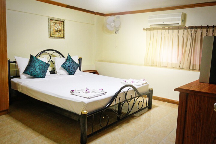 Room 10 of 35